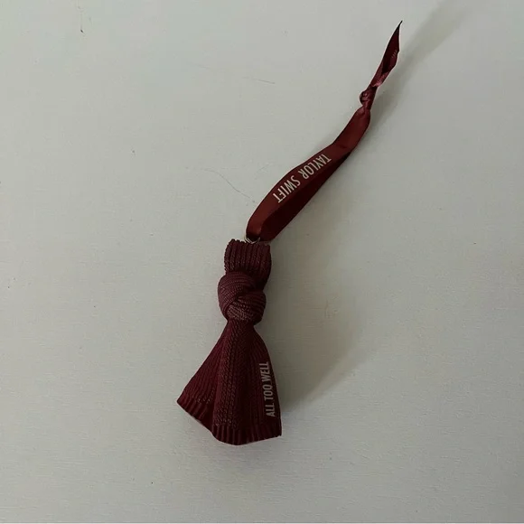 NWT Taylor Swift "All Too Well" Scarf Ornament - Picture 4 of 14